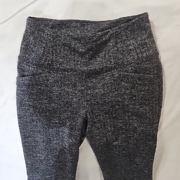 Athleta Black and Gray Patterned Leggings - Picture 3 of 4